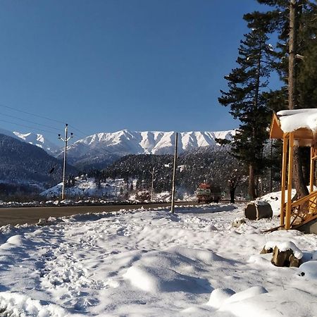 Everest Guest House Gulmarg Eksteriør bilde