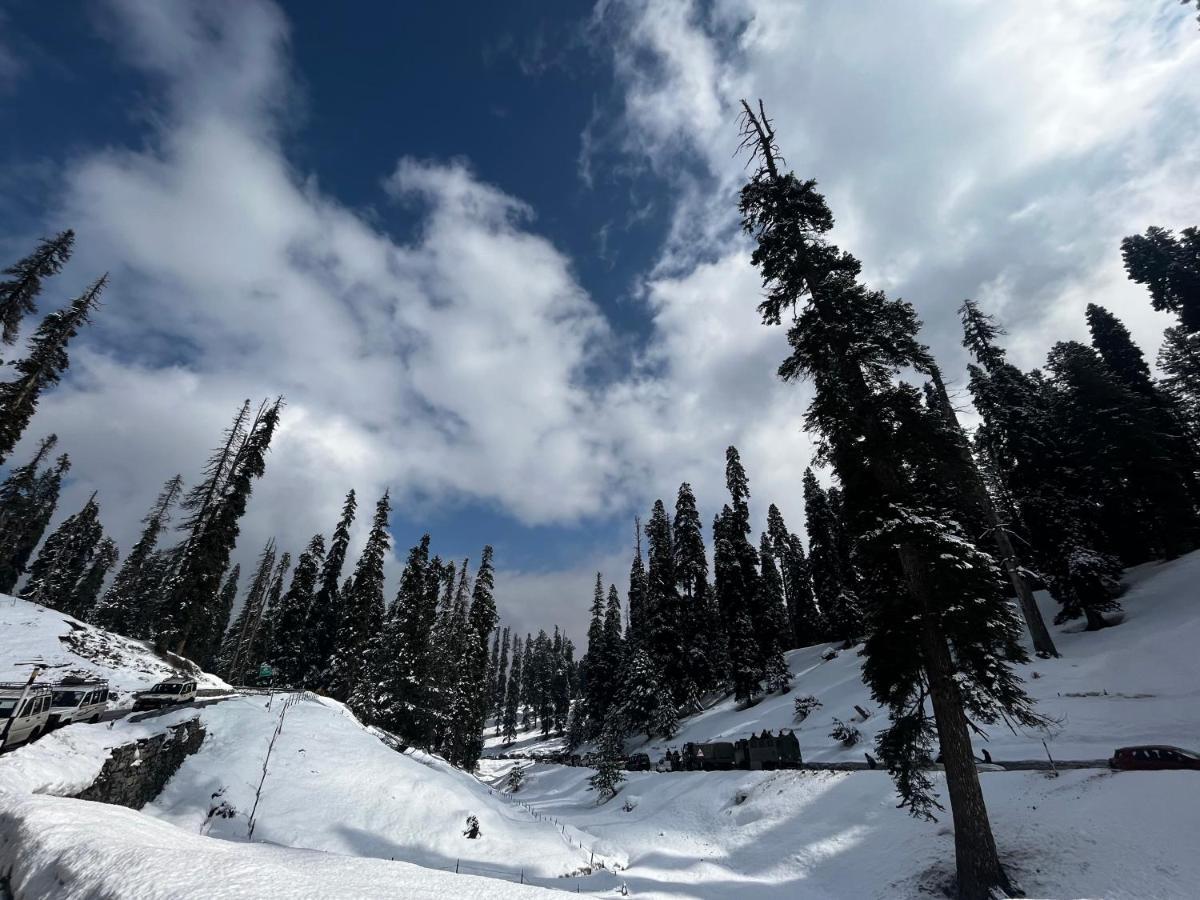 Everest Guest House Gulmarg Eksteriør bilde