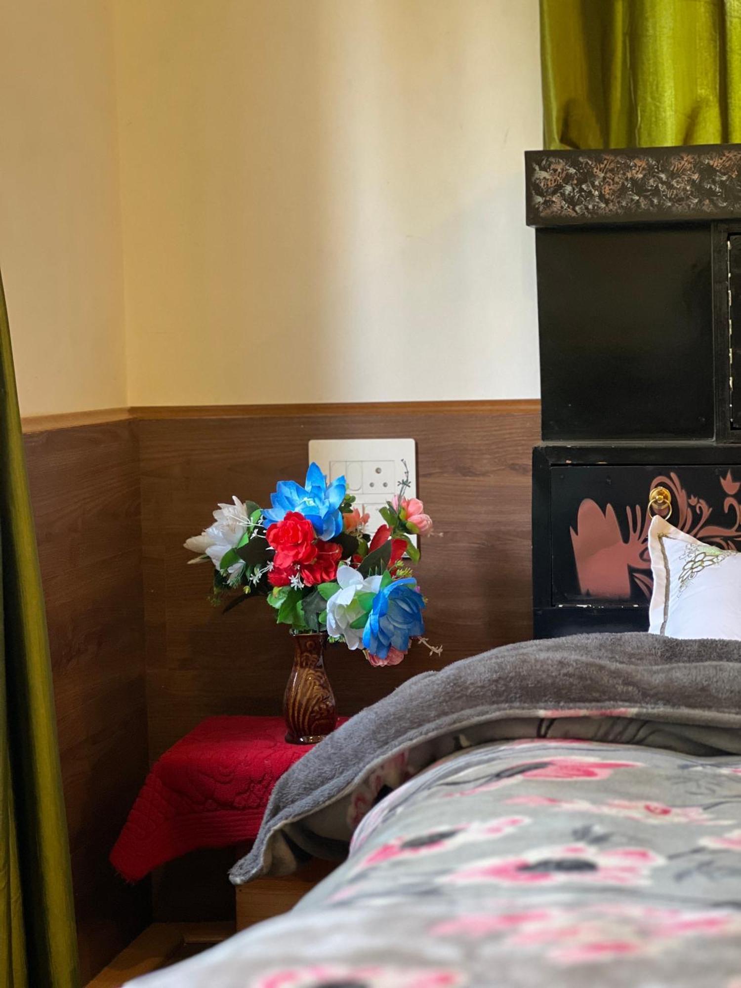 Everest Guest House Gulmarg Eksteriør bilde