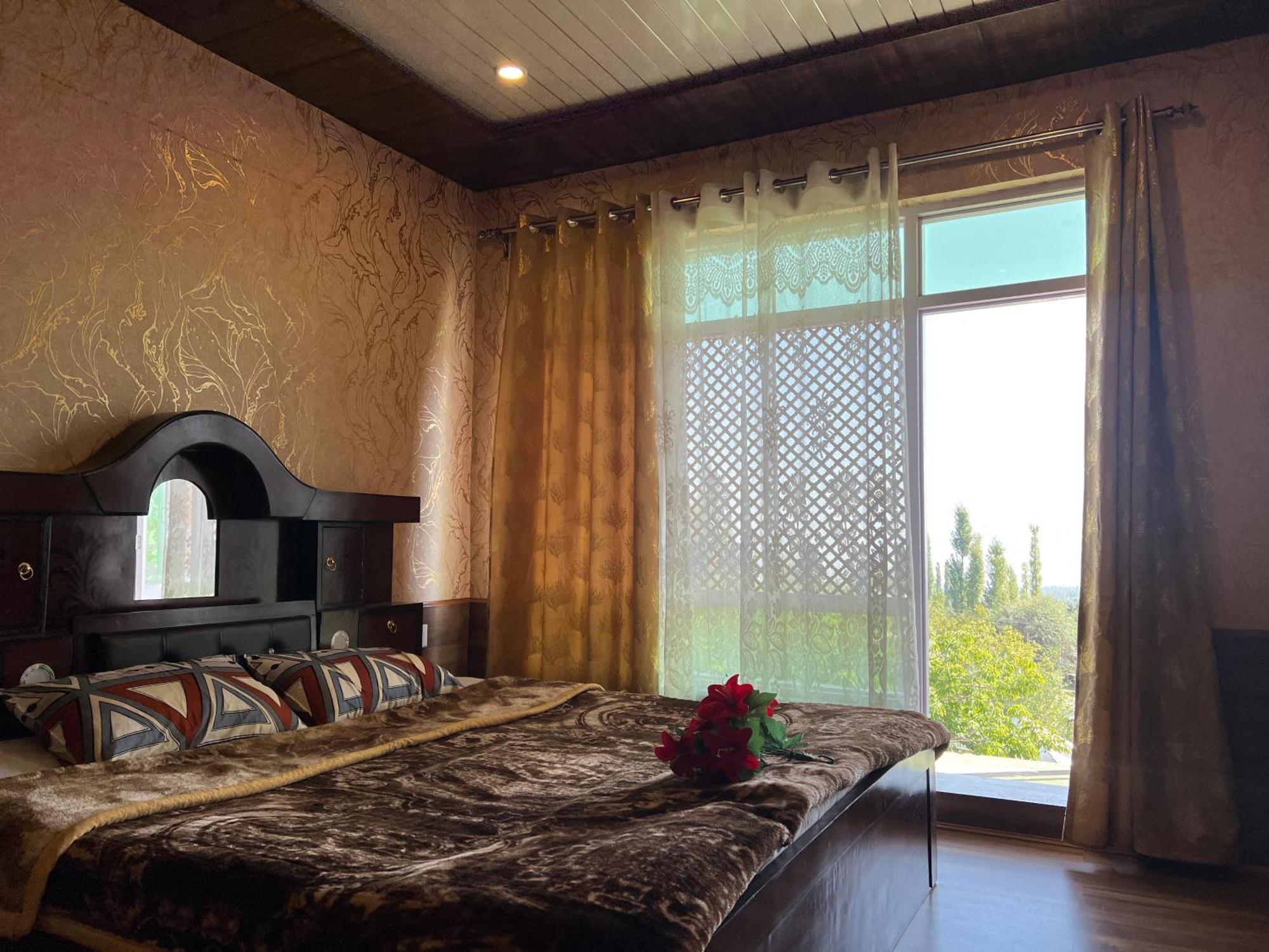 Everest Guest House Gulmarg Eksteriør bilde