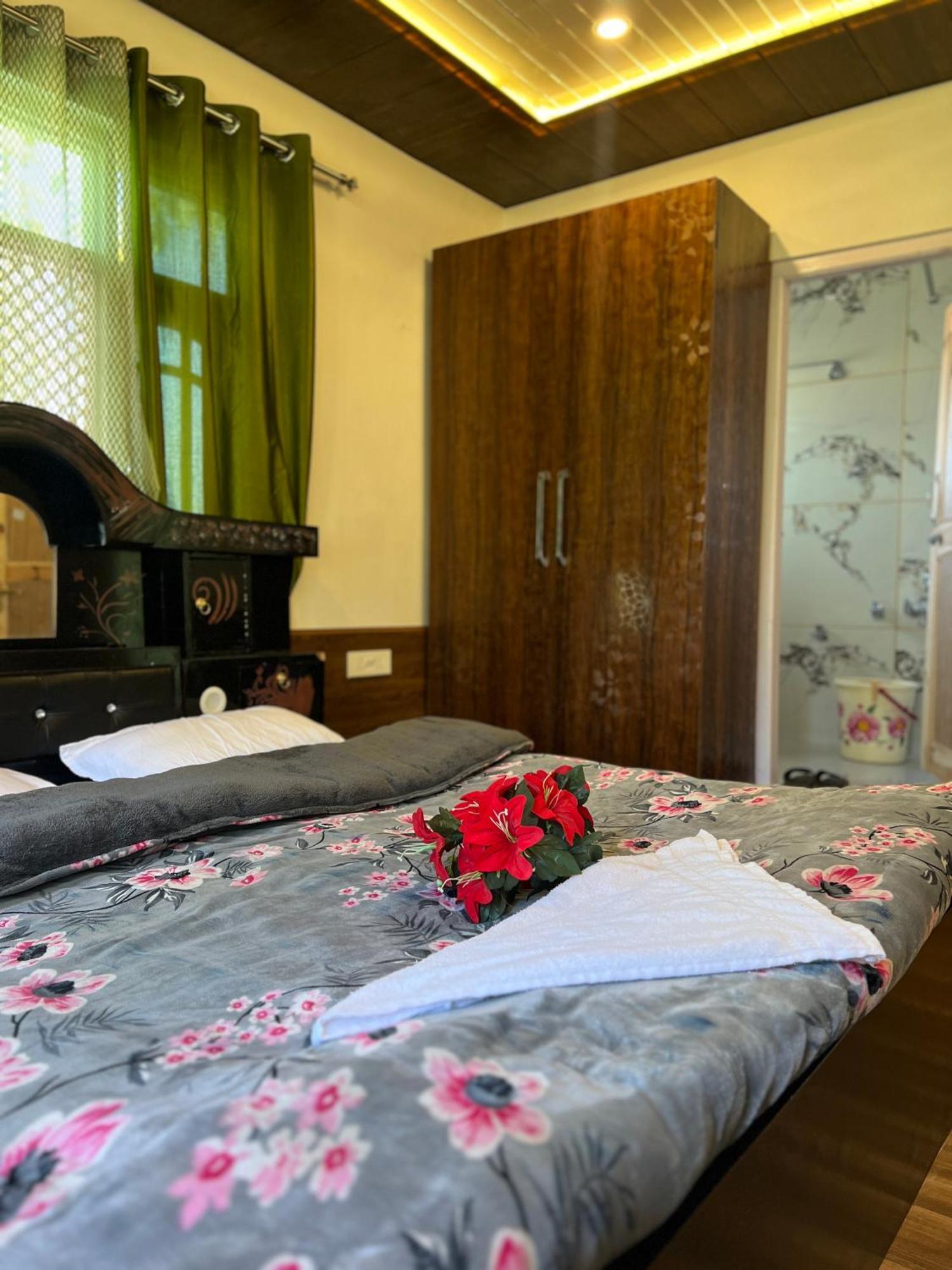 Everest Guest House Gulmarg Eksteriør bilde